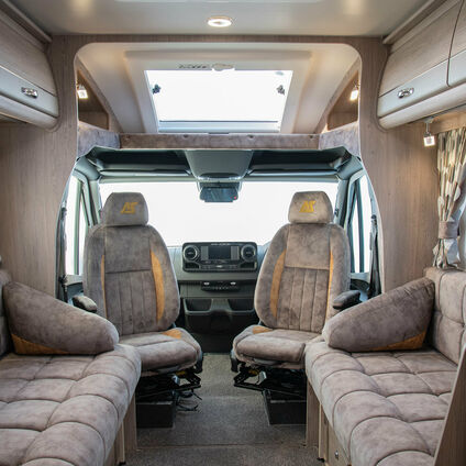 Burford Duo Cab and Lounge