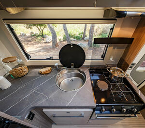 Benimar Mileo 202 kitchen