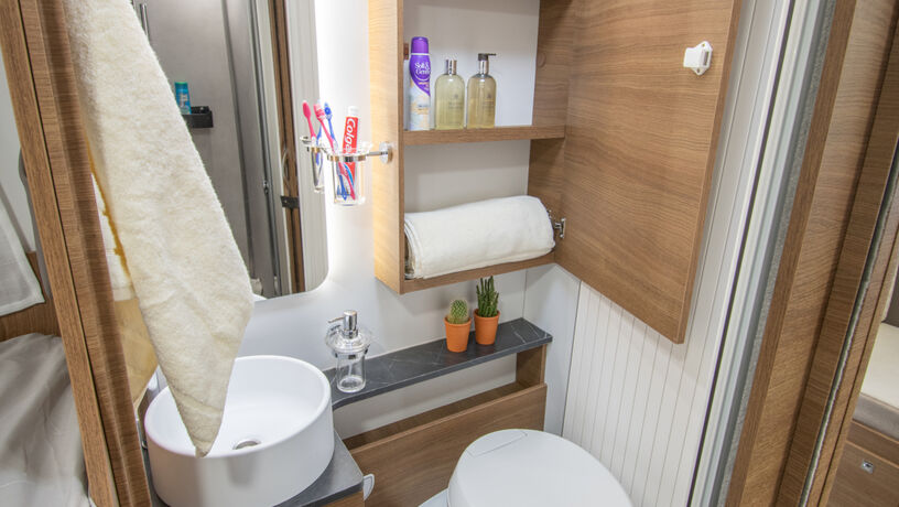 Tessoro 463 2025 Toilet Storage