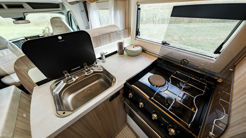Benimar Tessoro 482 kitchen