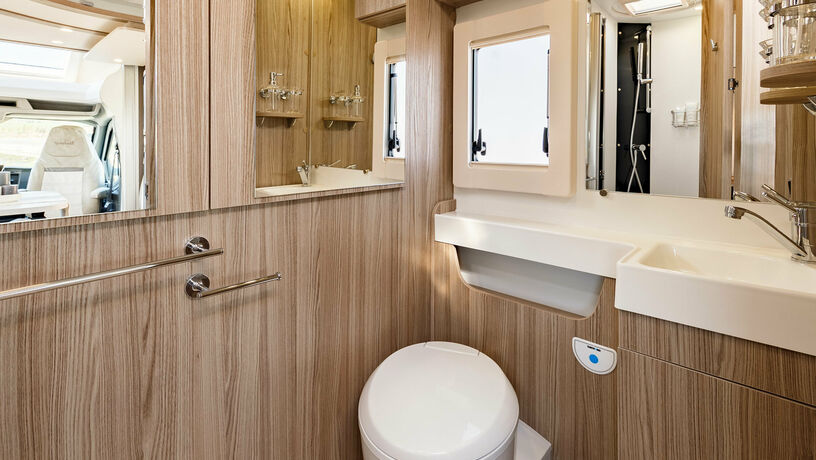 Benimar Tessoro 483 bathroom2