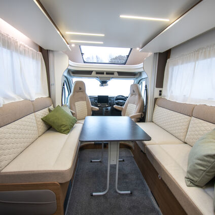 Tessoro 487 Dining Area