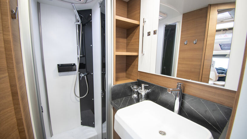 Tessoro 487 Shower and Sink 2