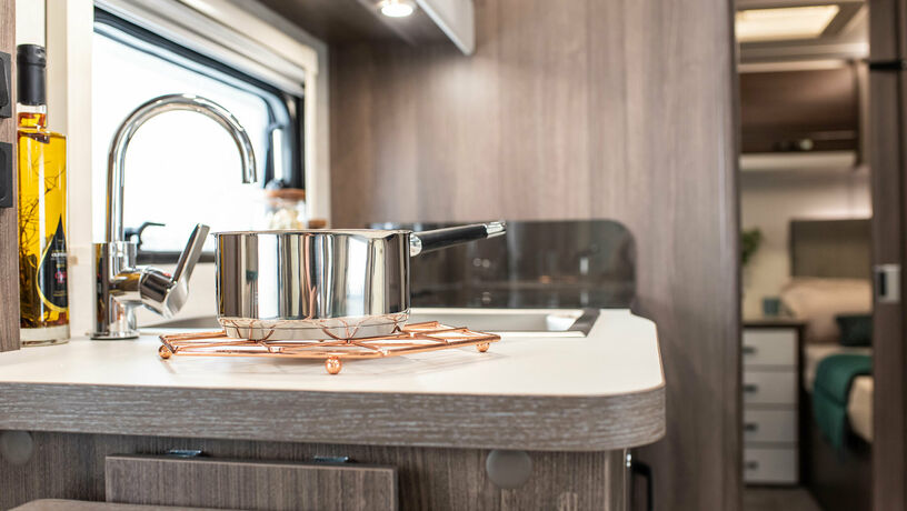 Elddis Affinity 574 kitchen2