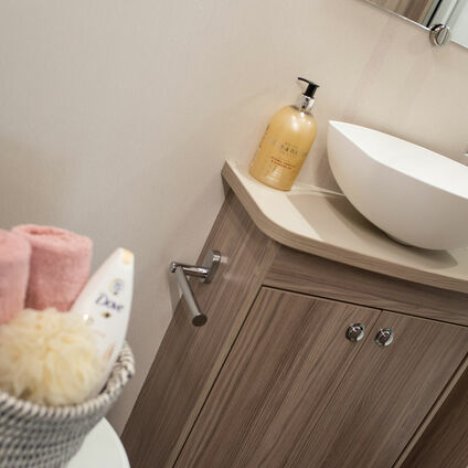 Elddis Avante 554 bathroom