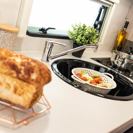 Elddis Avante 554 kitchen