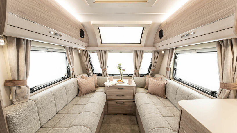 Elddis Avante 554 living2