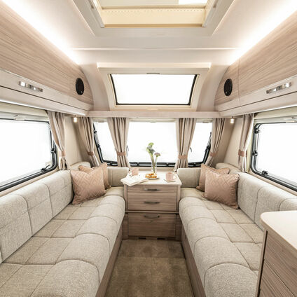 Elddis Avante 554 living2