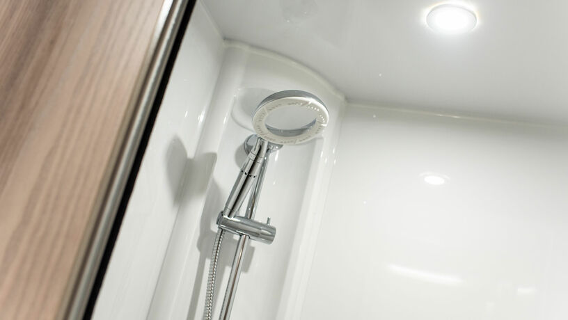 Elddis Avante 554 shower