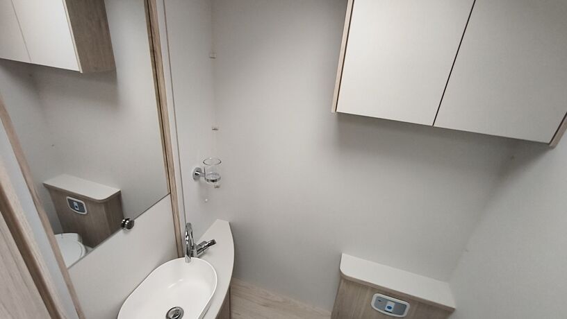 Avante Apex 860 2026 bathroom