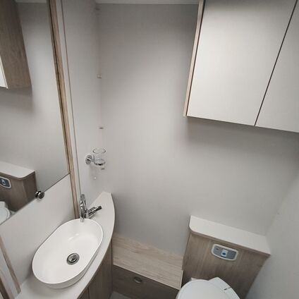 Avante Apex 860 2026 bathroom