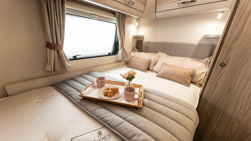 Elddis Avante 868 bed3