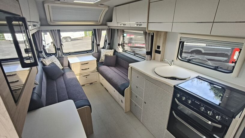 Avante Apex 520 2026 kitchecn lounge