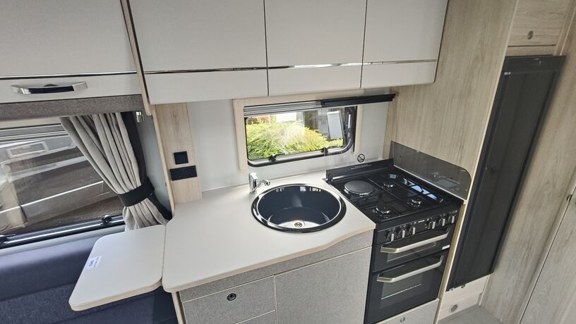 Avante Apex 520 2026 kitchen