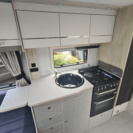 Avante Apex 520 2026 kitchen