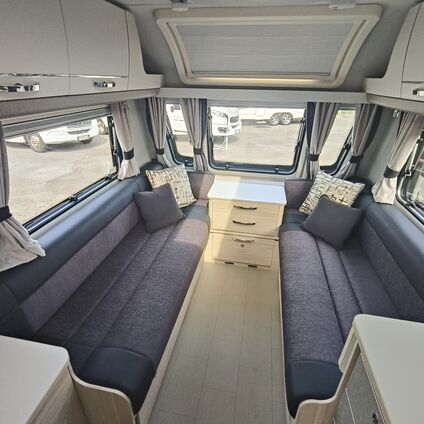 Avante Apex 520 2026 lounge