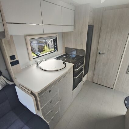 Avante Apex 520 2026 kitchen 3