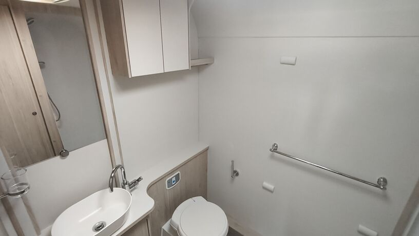 Avante Apex 520 2026 bathroom