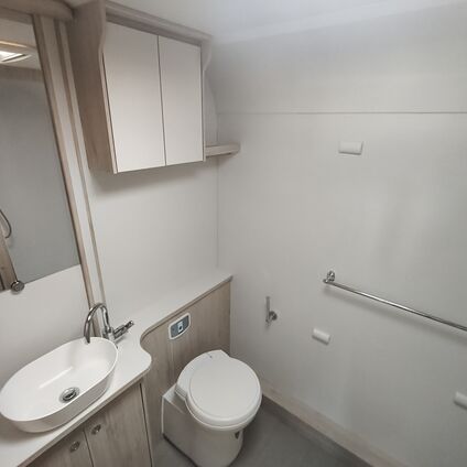 Avante Apex 520 2026 bathroom