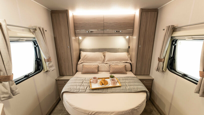 Elddis Avante 550 bed4