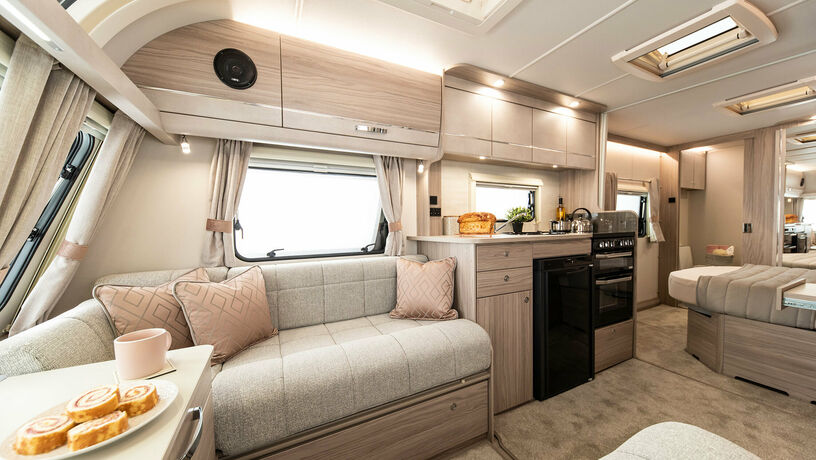 Elddis Avante 554 living