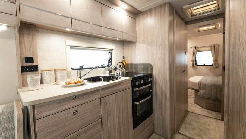 Elddis Avante 860 kitchen