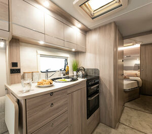 Elddis Avante 868 kitchen4