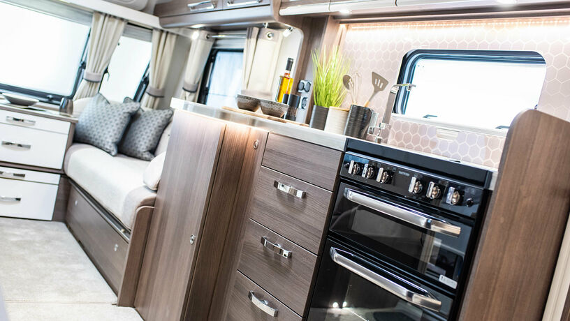 Elddis Buccanner Cruiser kitchen2