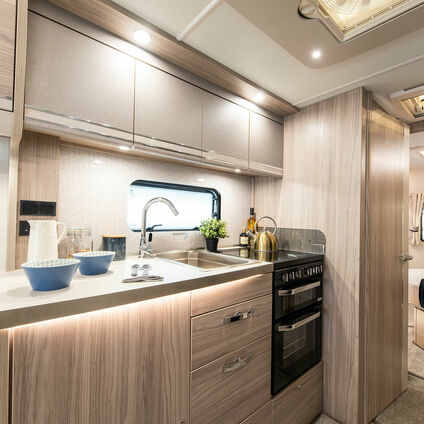 Elddis Crusader Zephyr kitchen4