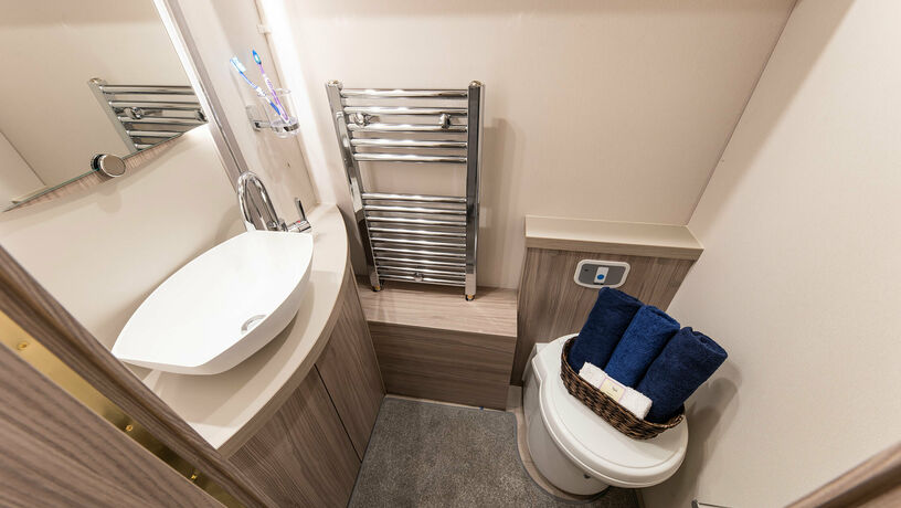 Elddis Crusader Boreallis bathroom2