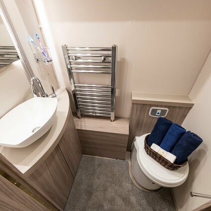 Elddis Crusader Boreallis bathroom2