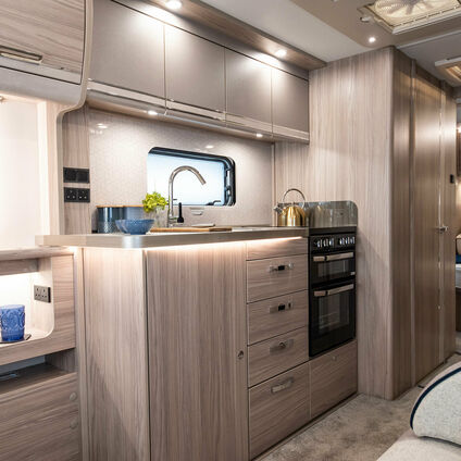 Elddis Crusader Boreallis kitchen5