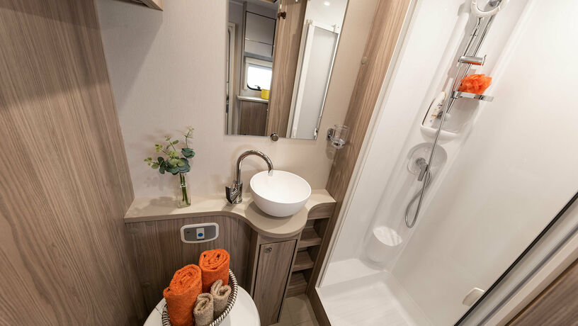 Elddis Xplore 422 bathroom2