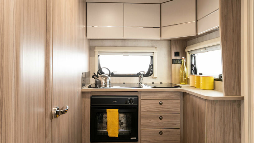 Elddis Xplore 422 kitchen2