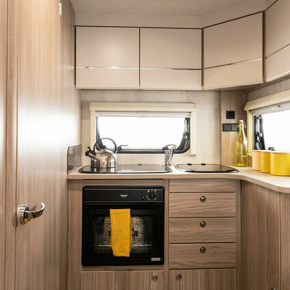 Elddis Xplore 422 kitchen2