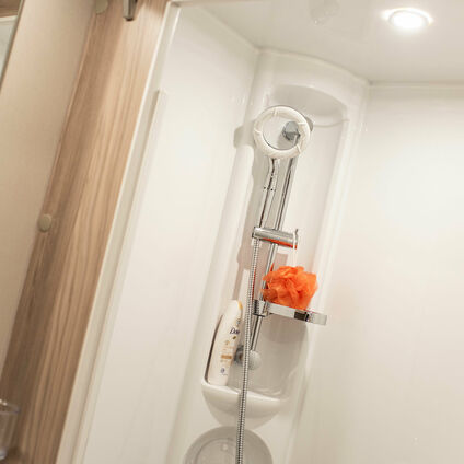 Elddis Xplore 422 shower