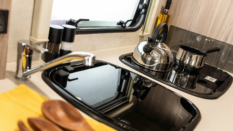 Elddis Xplore 585 kitchen