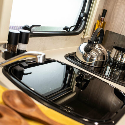 Elddis Xplore 585 kitchen