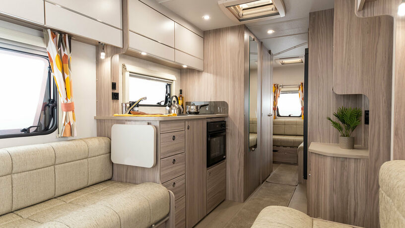 Elddis Xplore 585 kitchen2