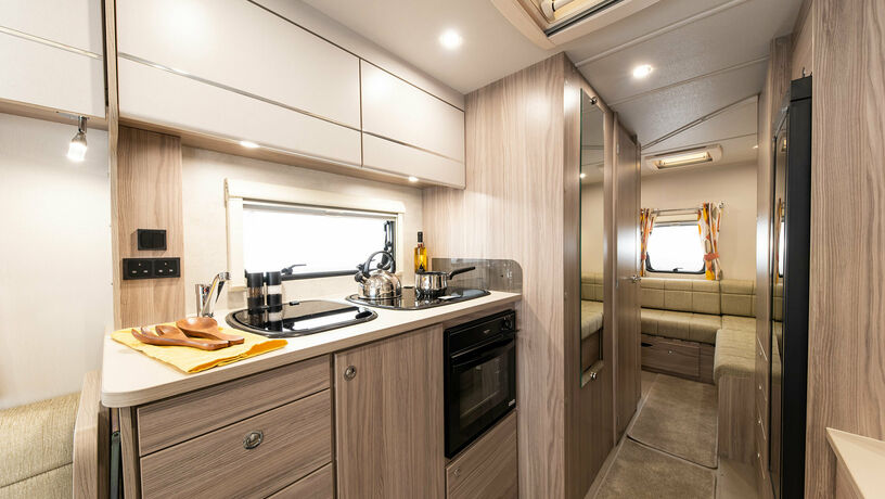 Elddis Xplore 585 kitchen3