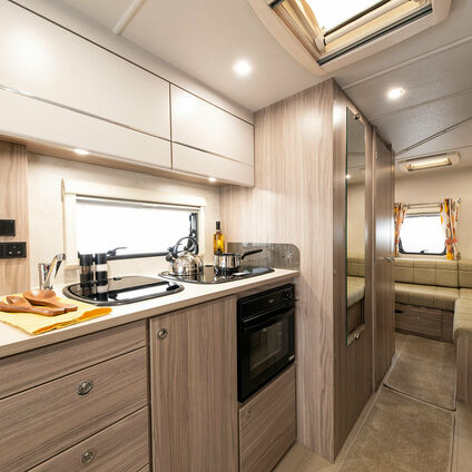 Elddis Xplore 585 kitchen3