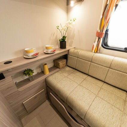 Elddis Xplore 585 living4