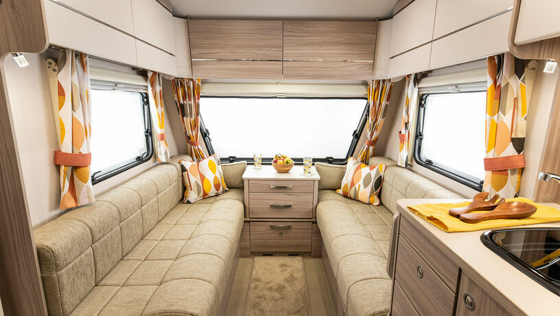 Elddis Xplore 585 living6