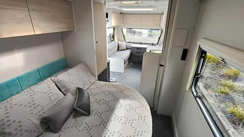 2025 10 10 09 48 00 back to front