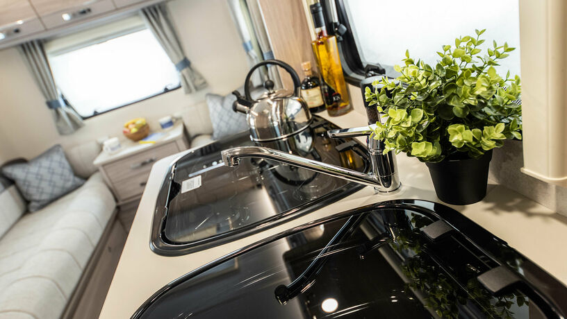 Elddis Accordo 120 kitchen2