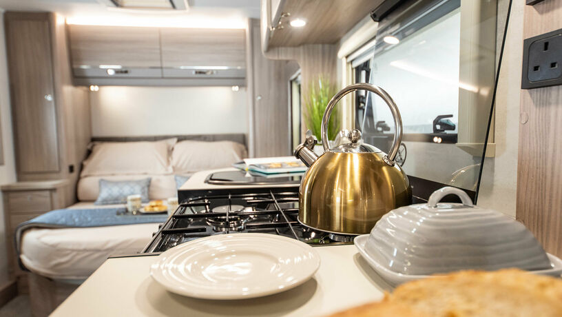 Elddis Autoquest 150 kitchen3