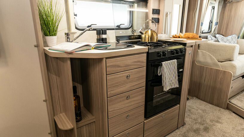 Elddis Autoquest 150 kitchen4