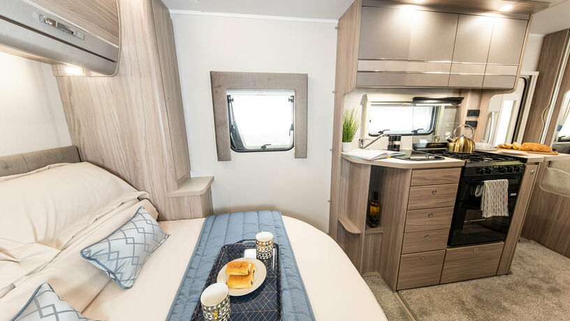 Elddis Autoquest 150 kitchen bed