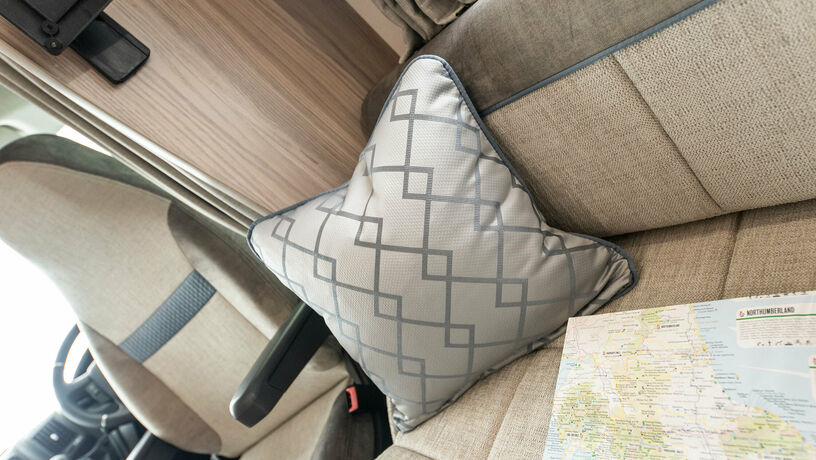 Elddis Autoquest 150 living