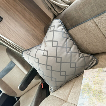 Elddis Autoquest 150 living